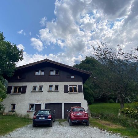 Logement Mansarde Dans Maison Avec Jardin En Bord De Piste, Vue Montagne 莱苏什 外观 照片