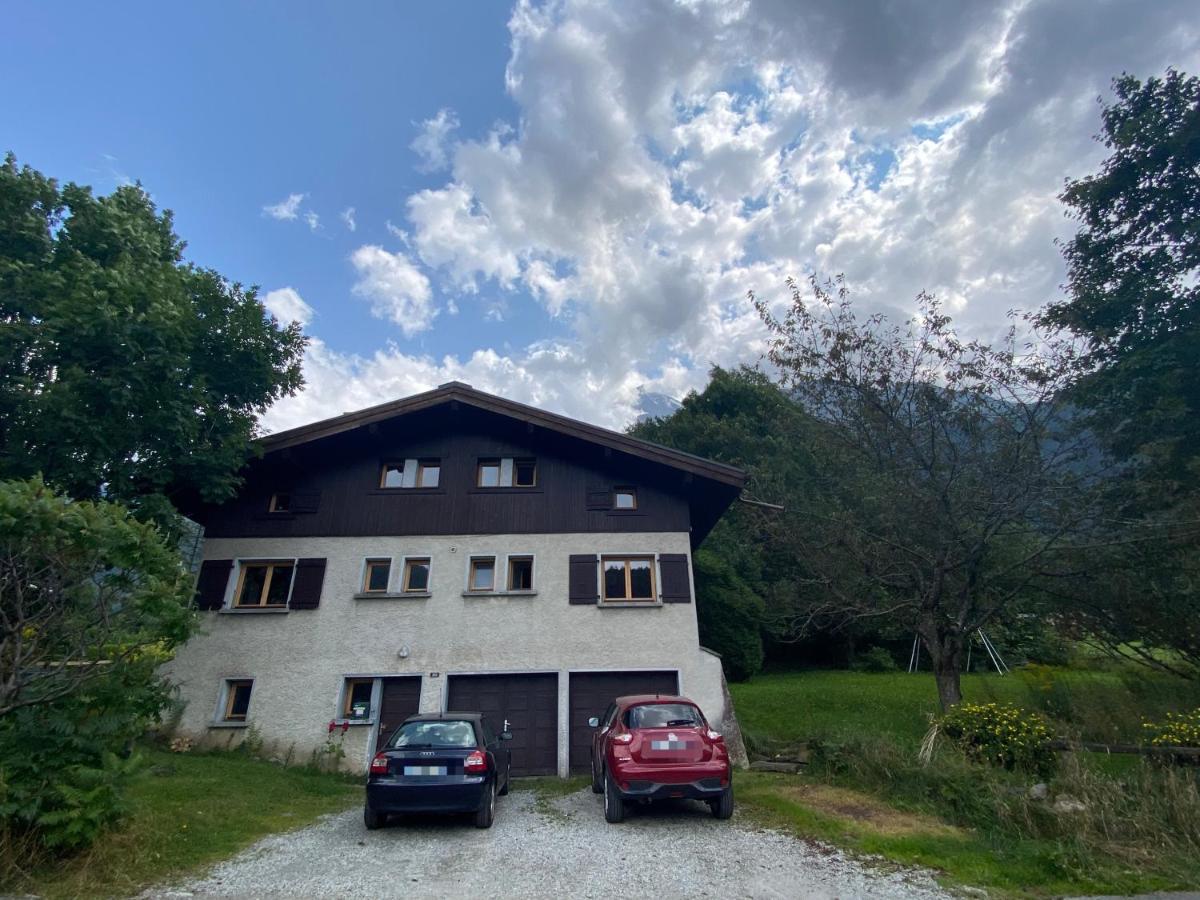 Logement Mansarde Dans Maison Avec Jardin En Bord De Piste, Vue Montagne 莱苏什 外观 照片