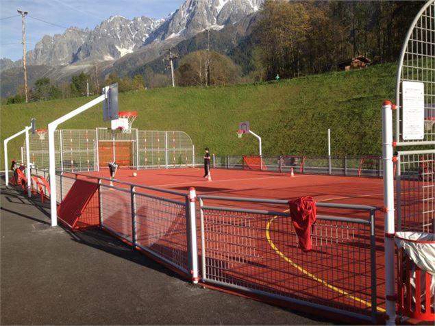 Logement Mansarde Dans Maison Avec Jardin En Bord De Piste, Vue Montagne 莱苏什 外观 照片